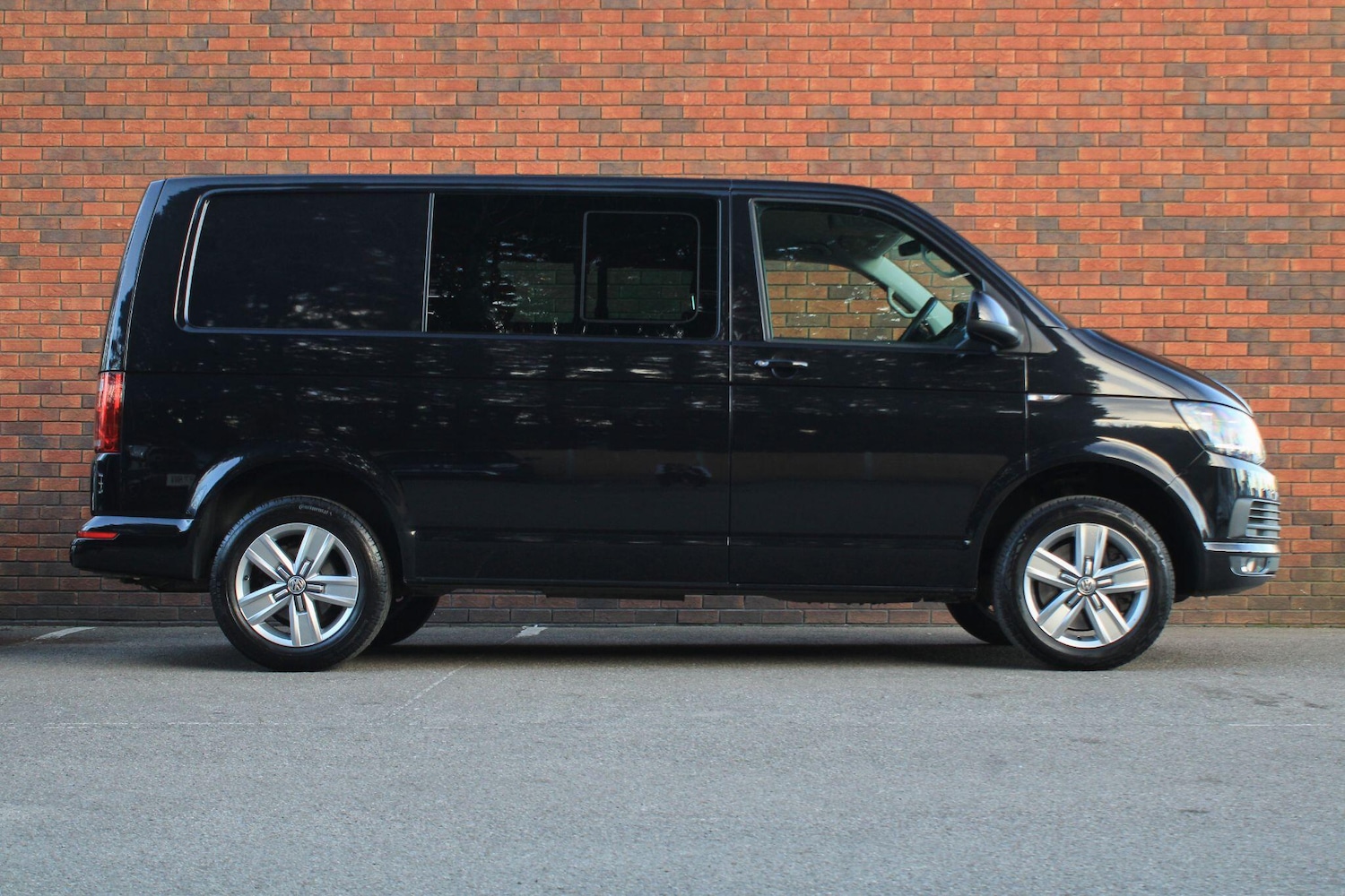 Used Volkswagen Transporter 2018 for sale - 76620212: Photo 2