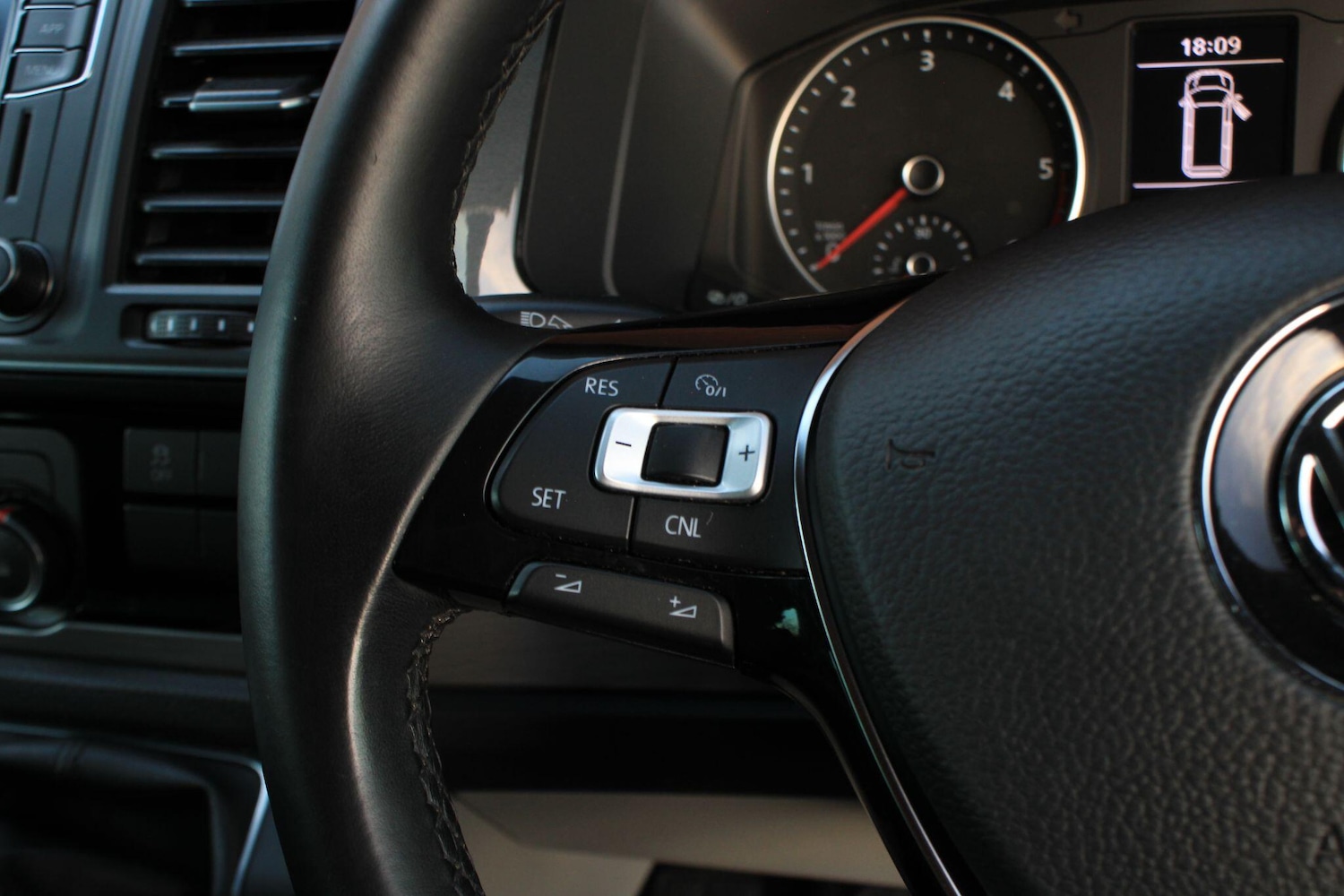 Used Volkswagen Transporter 2018 for sale - 76620212: Photo 25