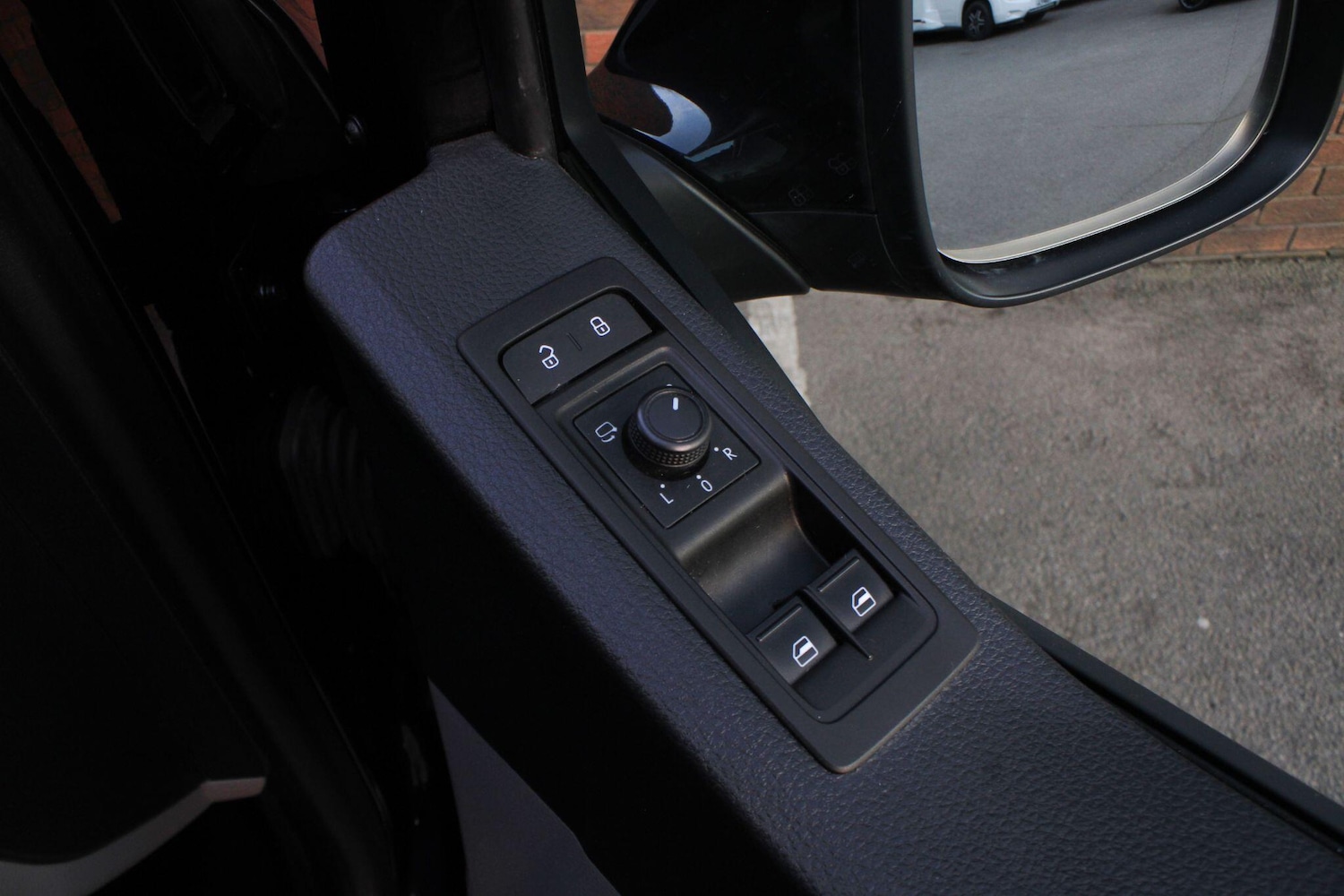 Used Volkswagen Transporter 2018 for sale - 76620212: Photo 28