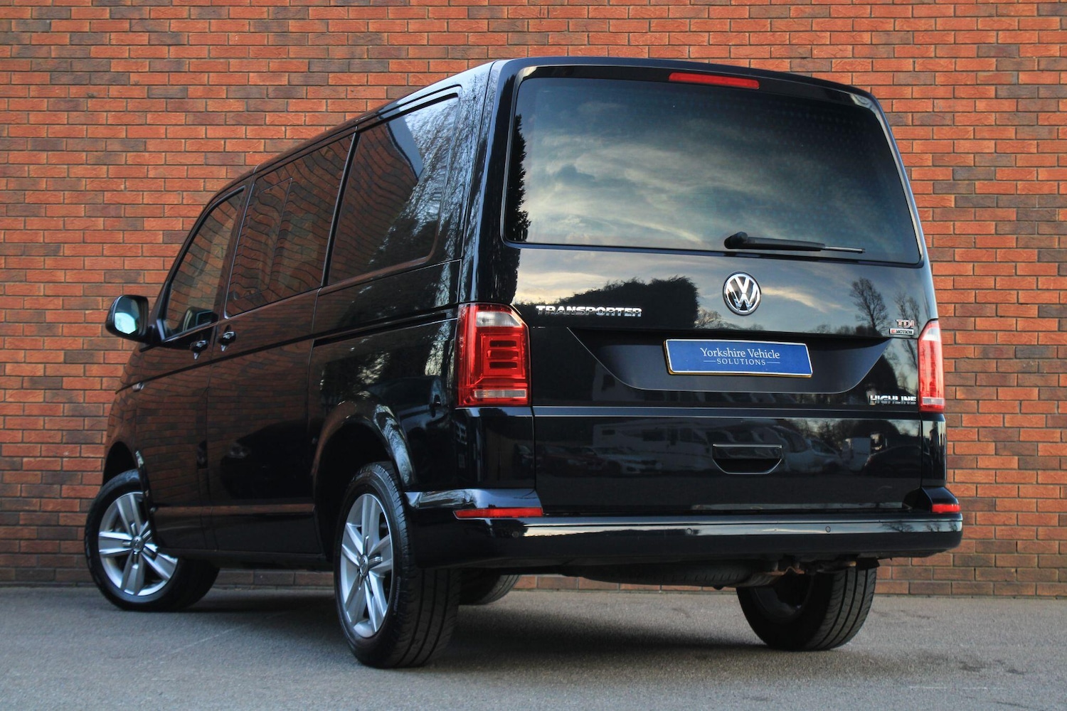 Used Volkswagen Transporter 2018 for sale - 76620212: Photo 3