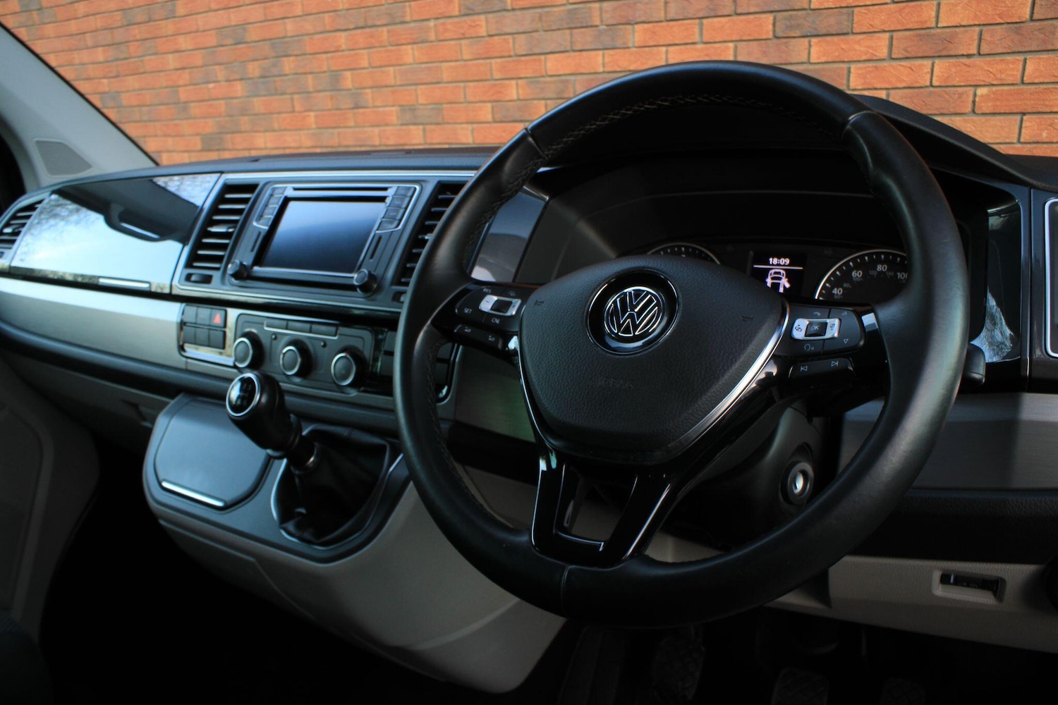 Used Volkswagen Transporter 2018 for sale - 76620212: Photo 8