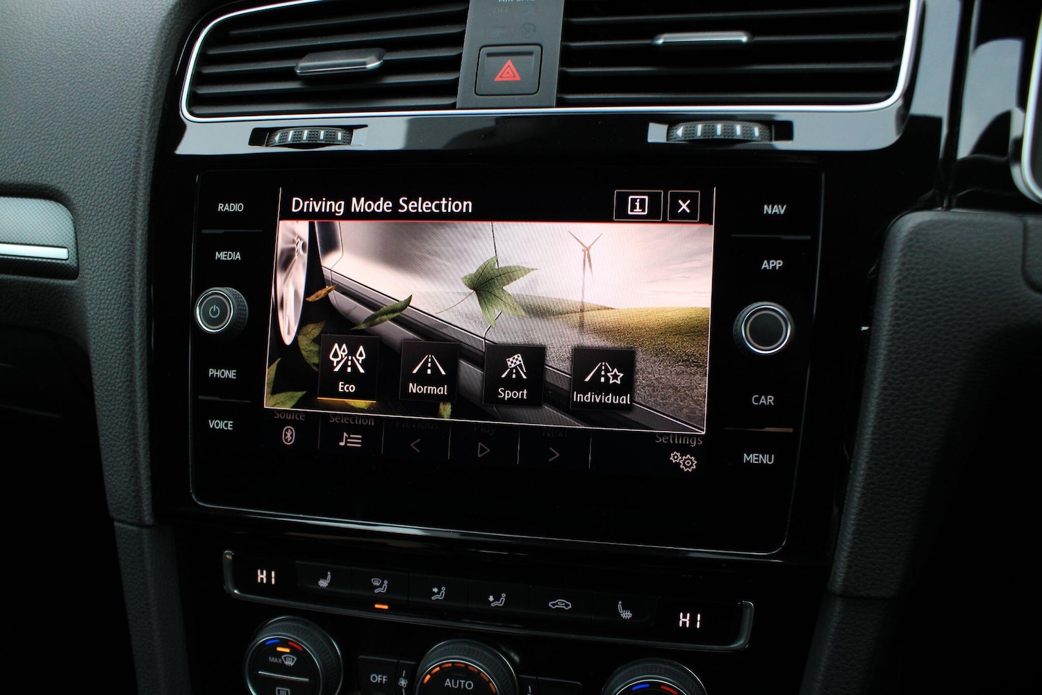 Used Volkswagen Golf 2019 for sale - 76912933: Photo 29