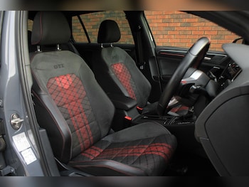 Used Volkswagen Golf 2019 for sale - 76912933: Photo