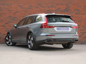 Used Volvo V60 Cross Country 2019 for sale - 79291881: Photo
