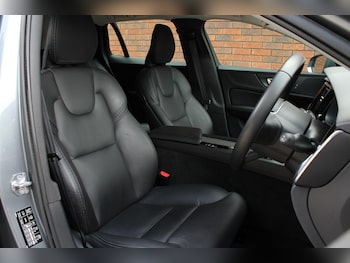 Used Volvo V60 Cross Country 2019 for sale - 79291881: Photo
