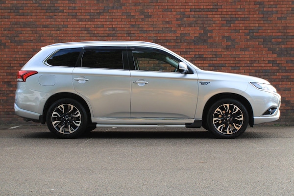 Used Mitsubishi Outlander 2017 for sale - 76151381: Photo 2