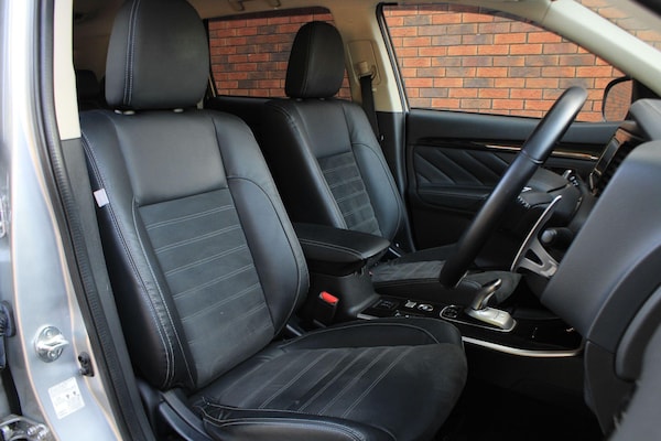Used Mitsubishi Outlander 2017 for sale - 76151381: Photo 4