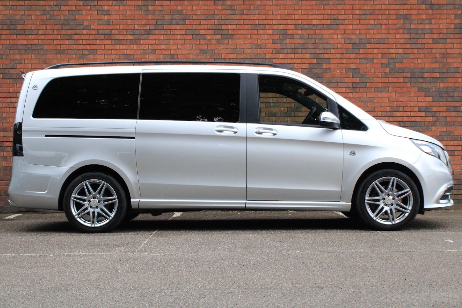 Used Mercedes-Benz V-Class 2022 for sale - 76887384: Photo 2