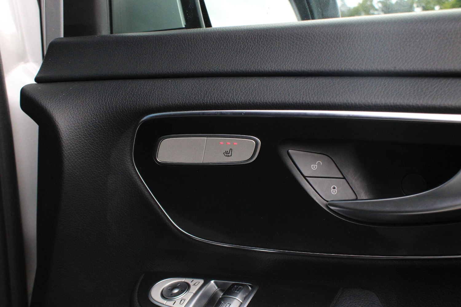 Used Mercedes-Benz V-Class 2022 for sale - 76887384: Photo 25