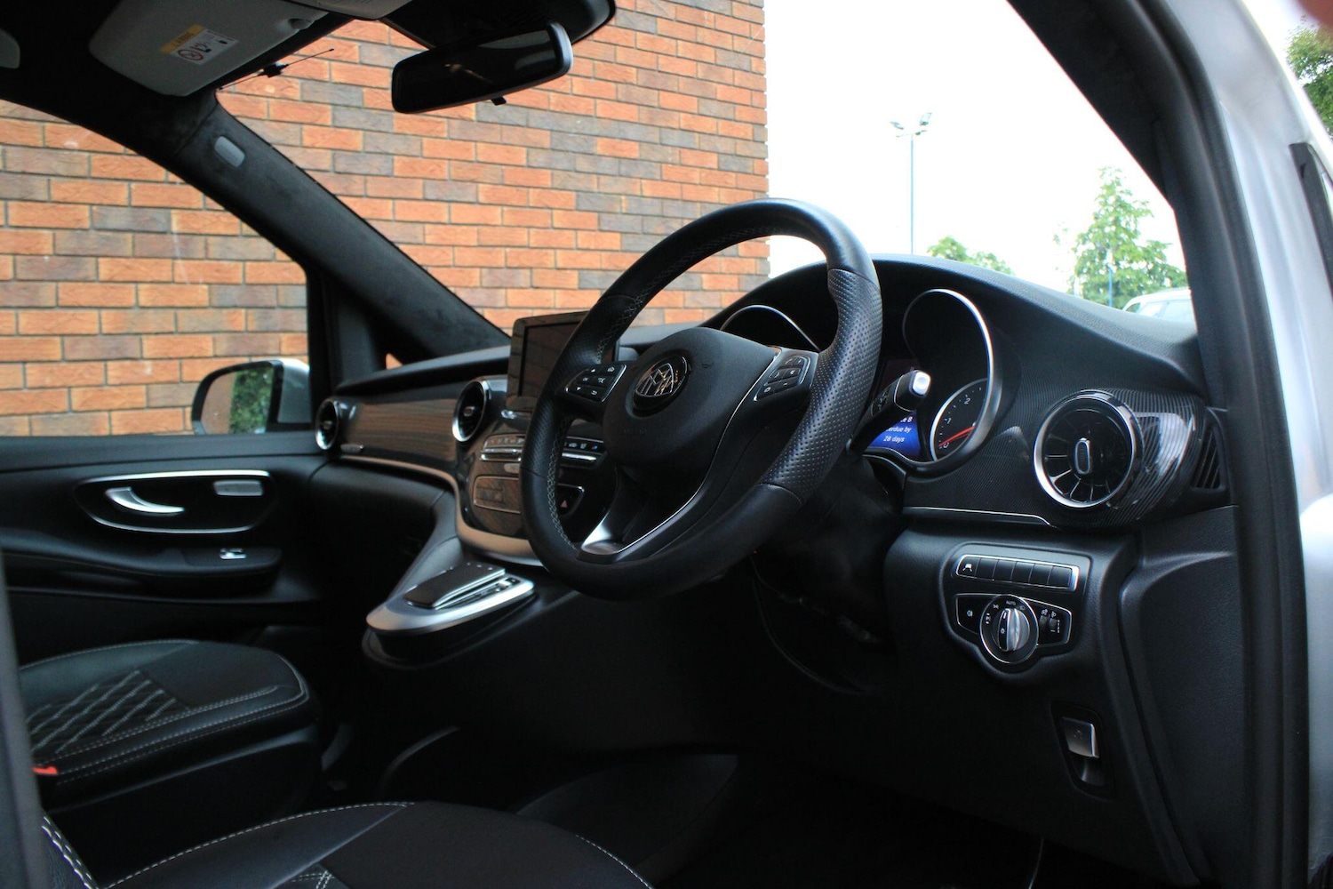 Used Mercedes-Benz V-Class 2022 for sale - 76887384: Photo 5