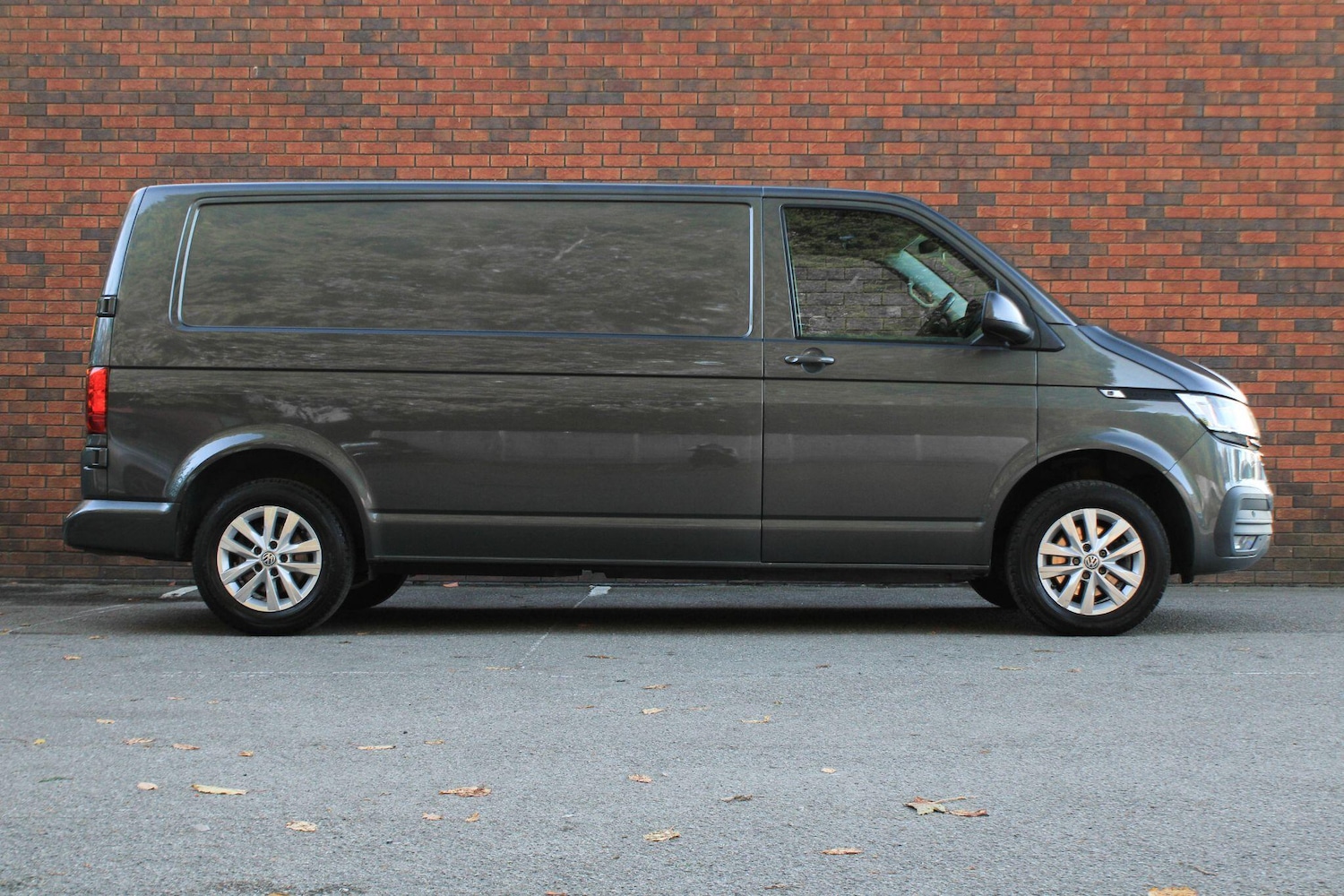 Used Volkswagen Transporter 2022 for sale - 76371177: Photo 2