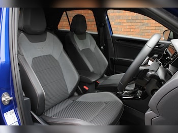 Used Volkswagen T-Roc 2021 for sale - 78772405: Photo