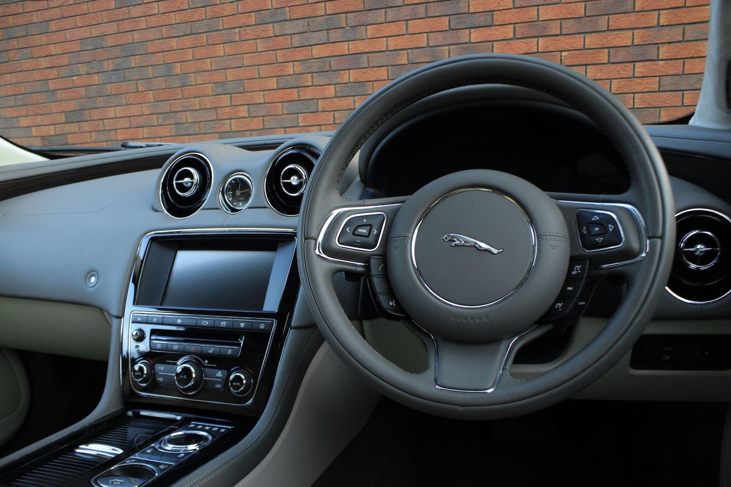 Used Jaguar XJ 2018 for sale - 77279098: Photo 10