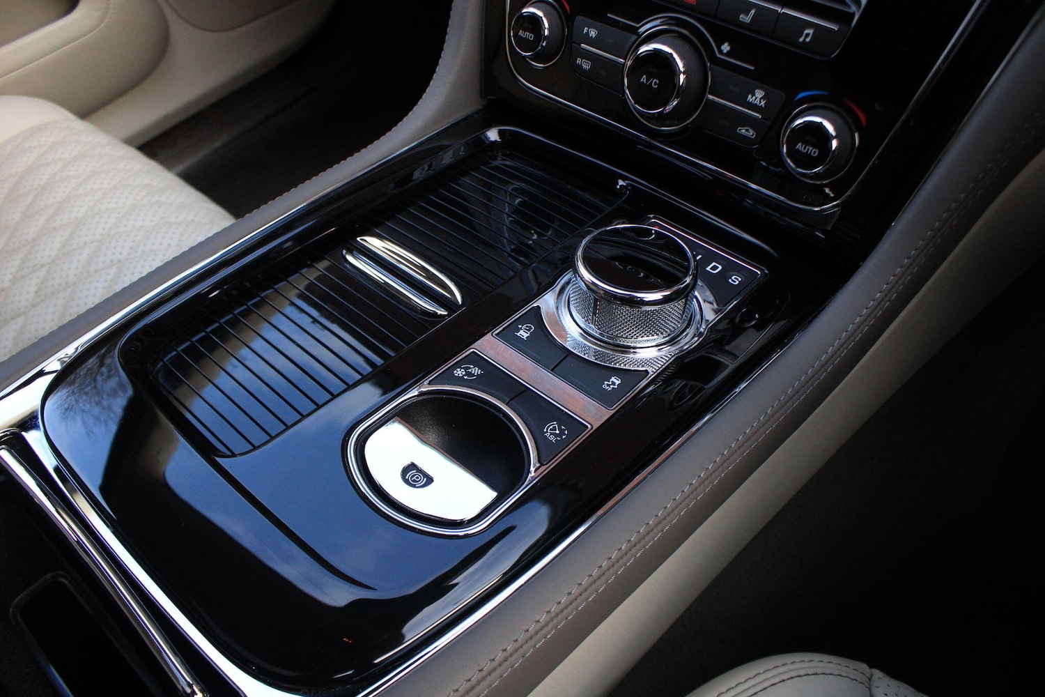 Used Jaguar XJ 2018 for sale - 77279098: Photo 36