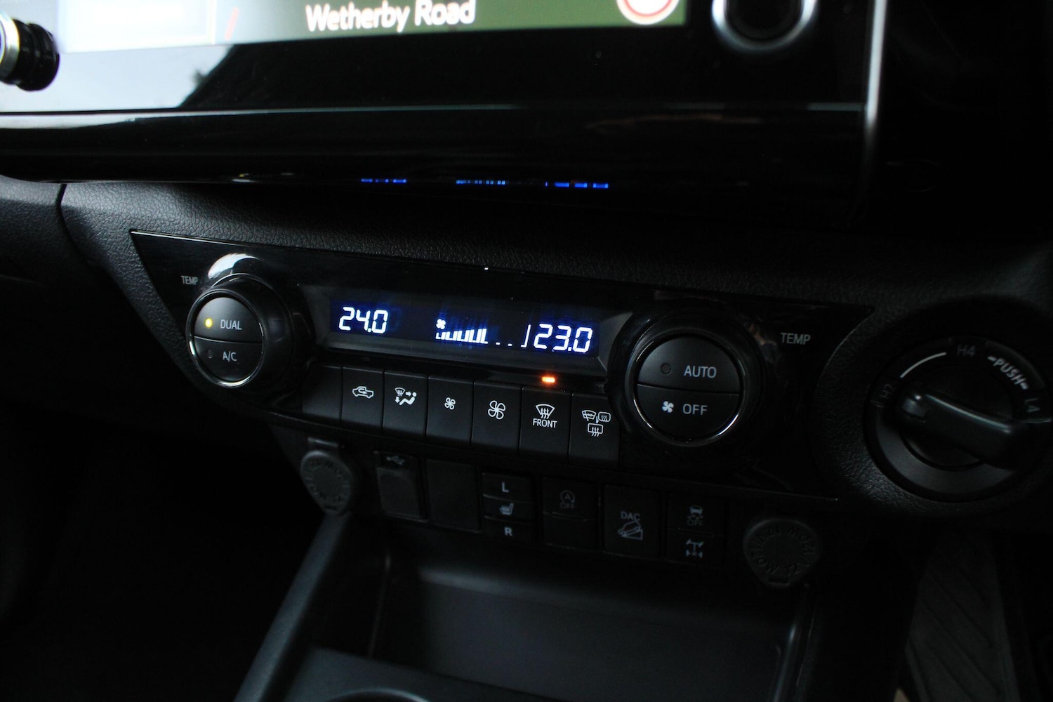 Used Toyota Hilux 2023 for sale - 77190394: Photo 21