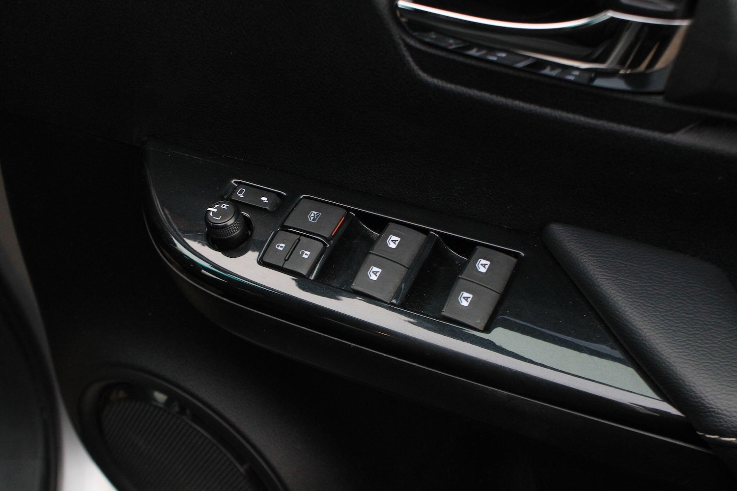 Used Toyota Hilux 2023 for sale - 77190394: Photo 32