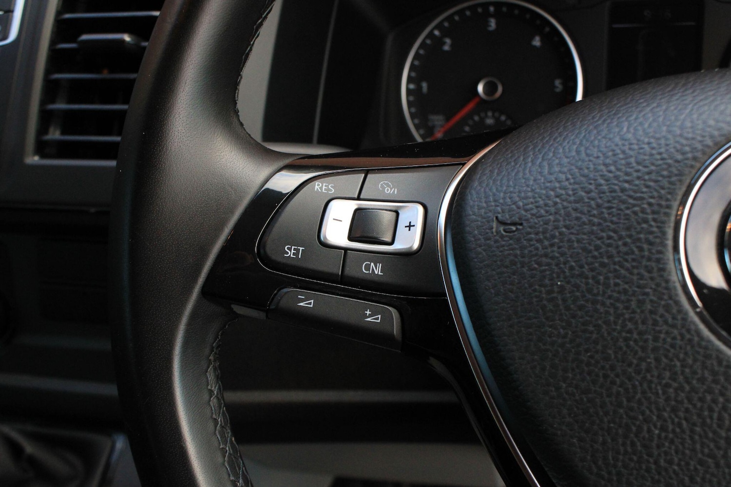 Used Volkswagen Transporter 2018 for sale - 76701905: Photo 36