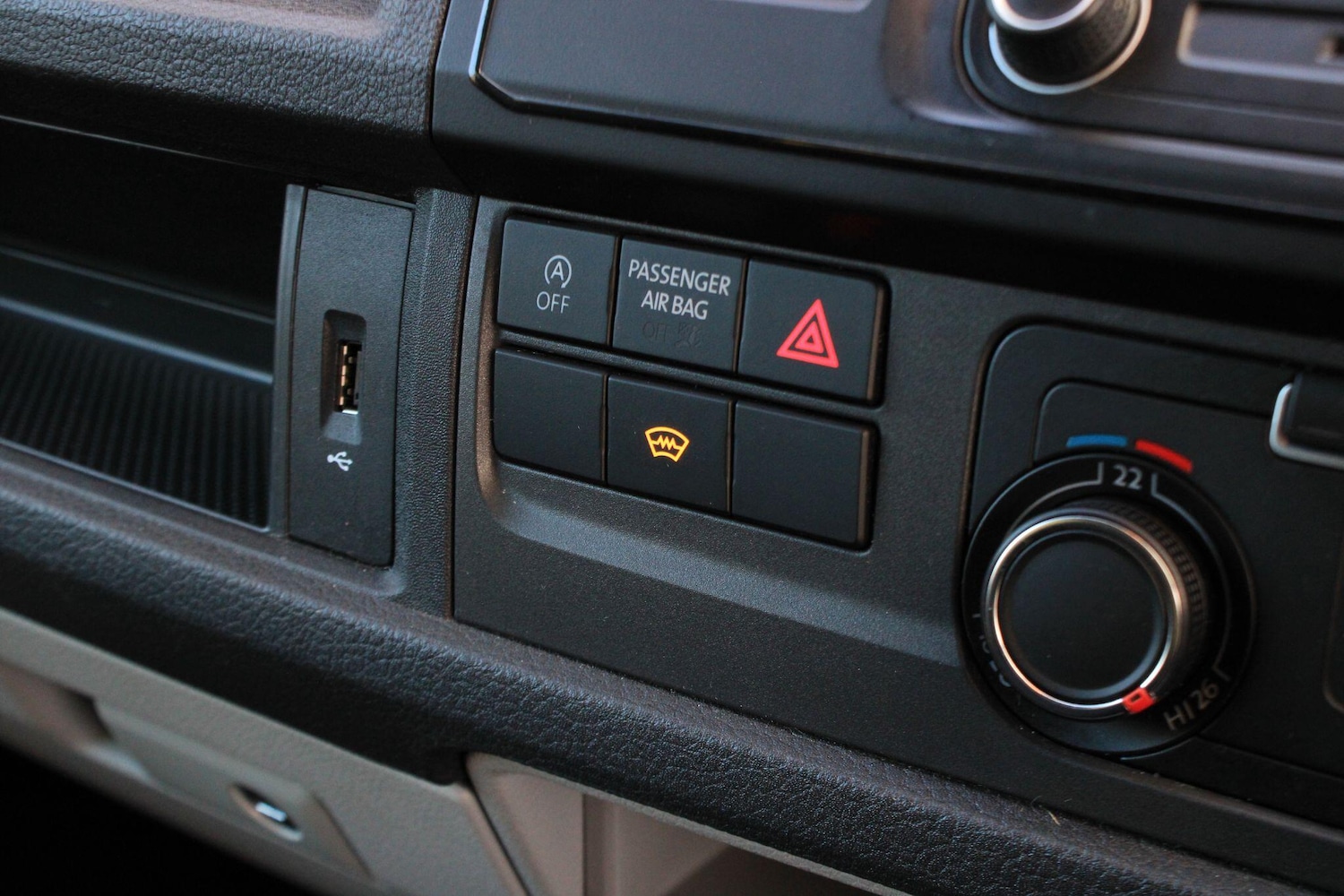 Used Volkswagen Transporter 2018 for sale - 76701905: Photo 37