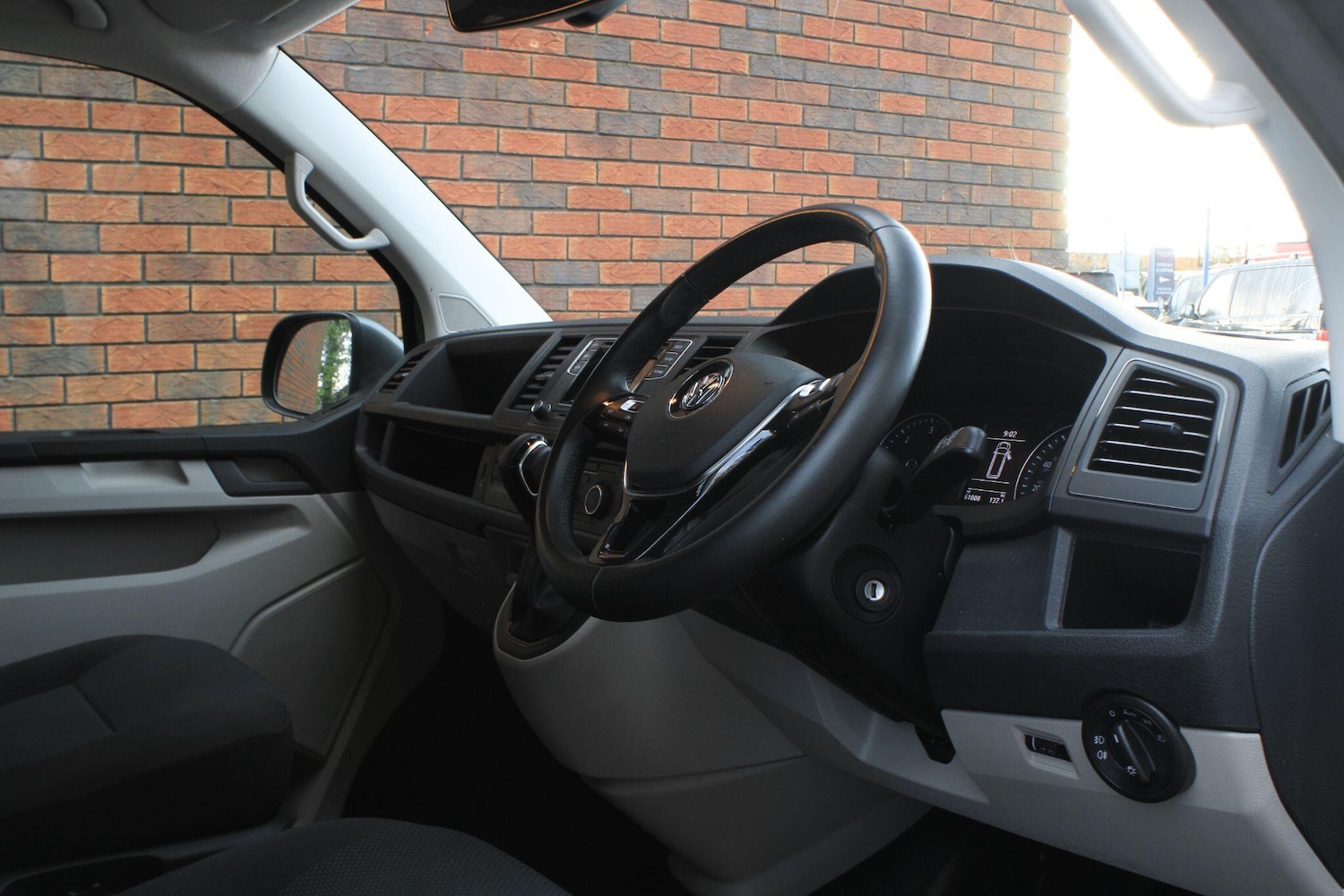 Used Volkswagen Transporter 2018 for sale - 76701905: Photo 4