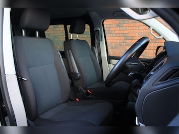 Used Volkswagen Transporter 2018 for sale - 76997353: Photo