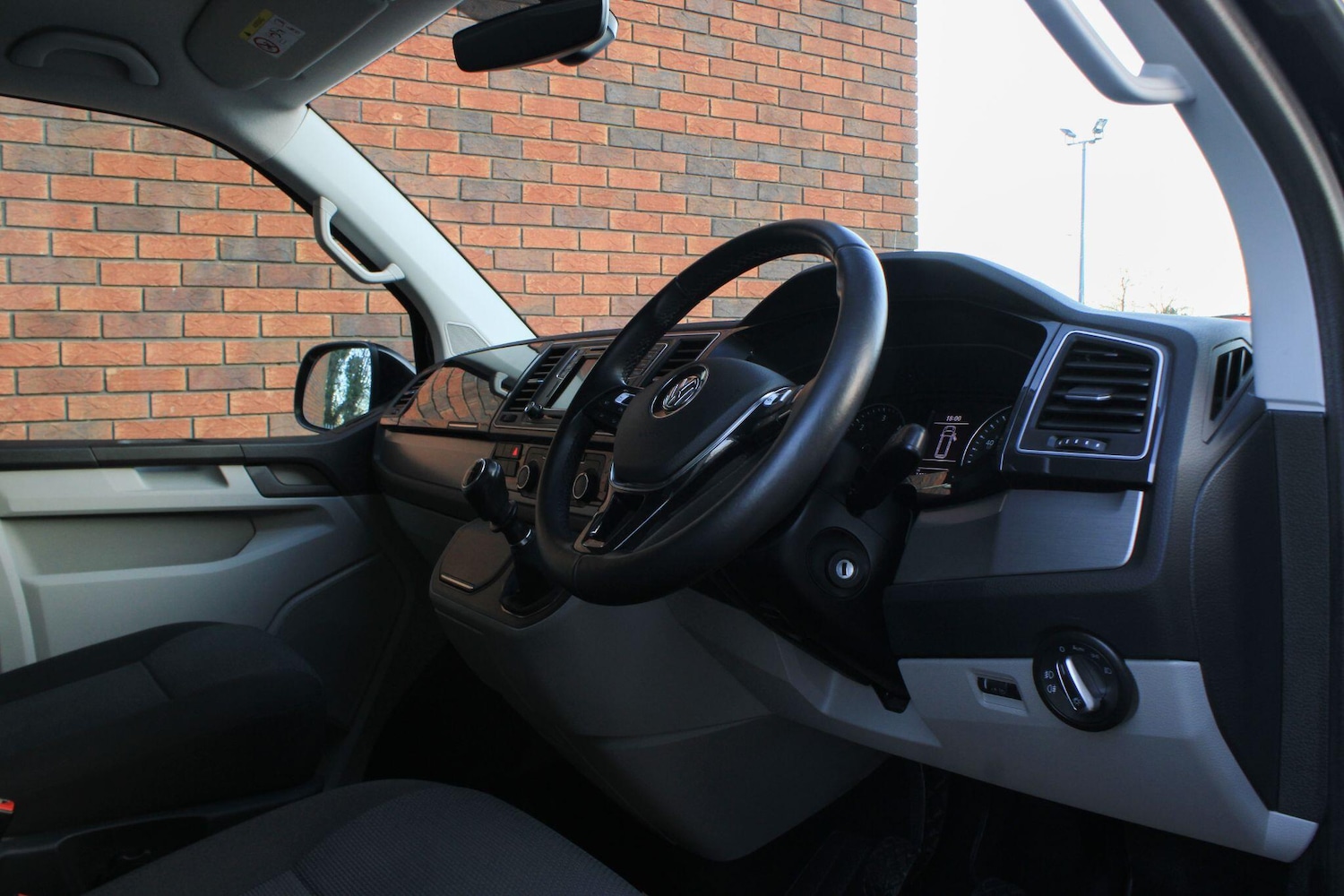 Used Volkswagen Transporter 2018 for sale - 76997353: Photo 5