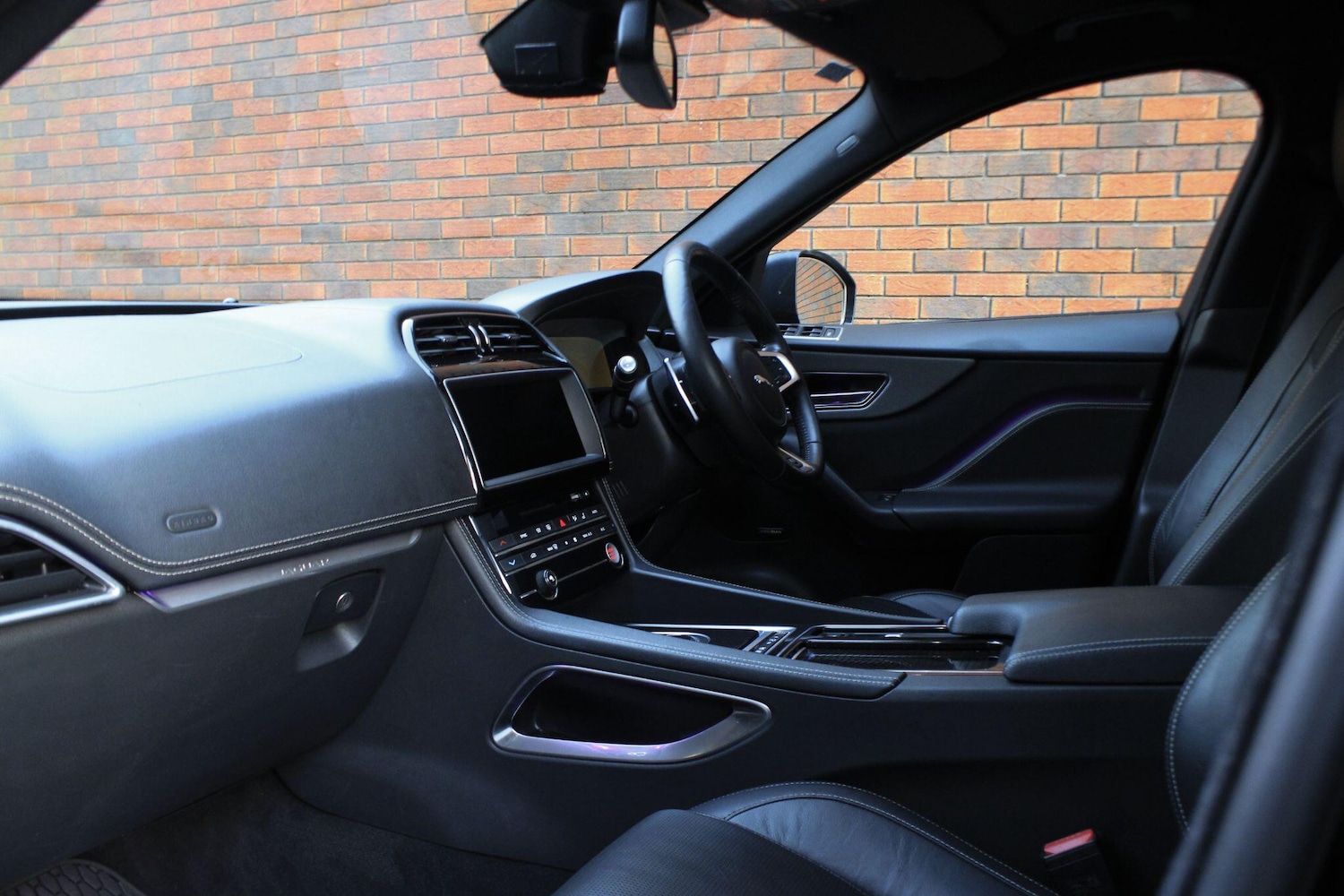 Used Jaguar F-Pace 2017 for sale - 76645534: Photo 18