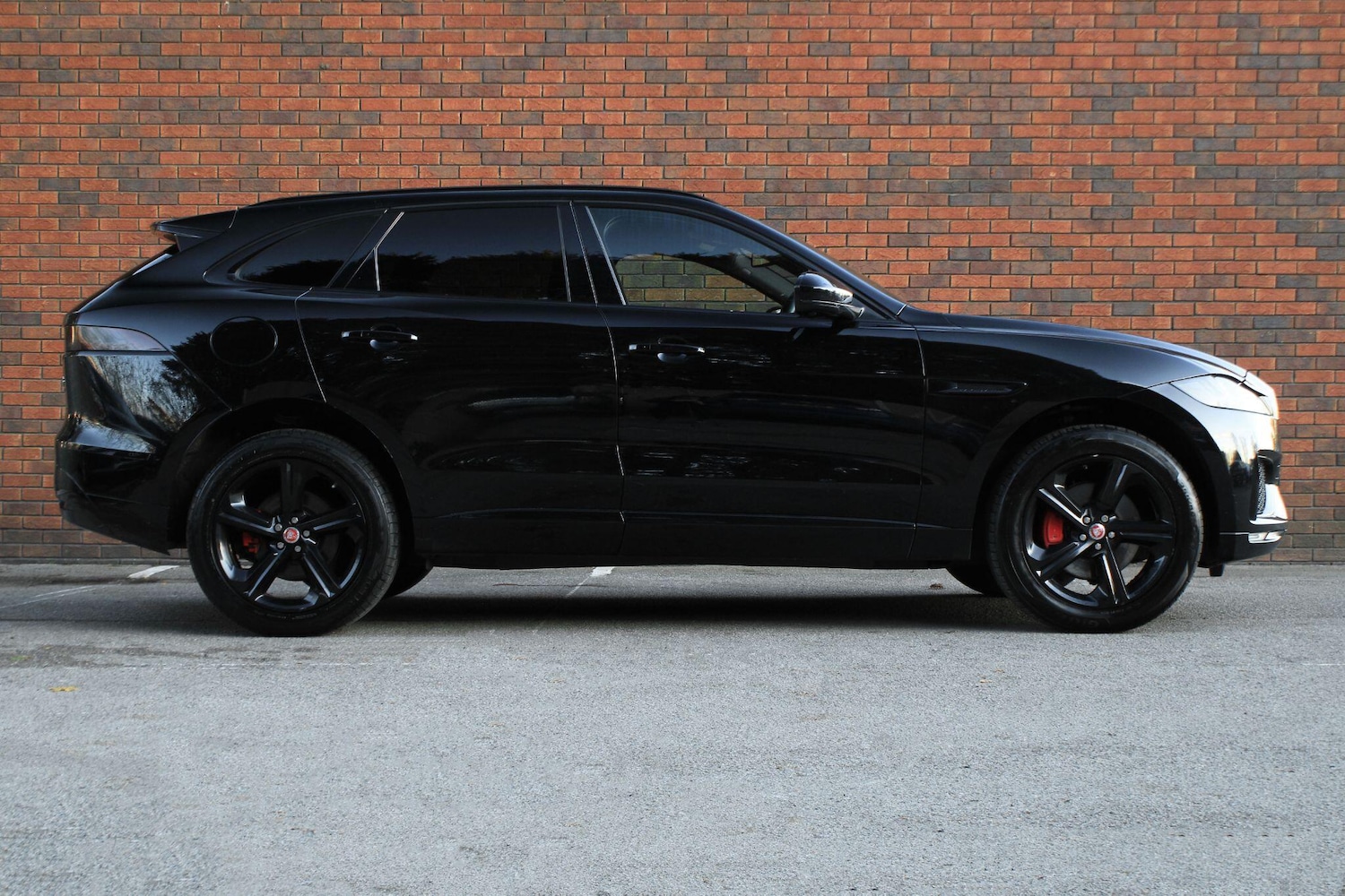 Used Jaguar F-Pace 2017 for sale - 76645534: Photo 2