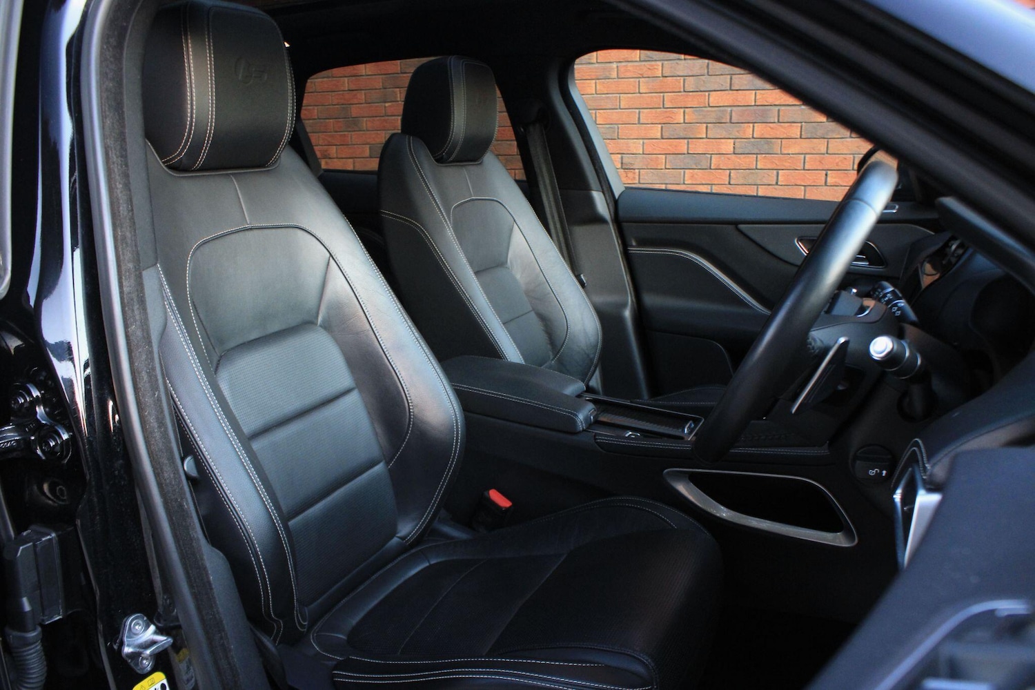 Used Jaguar F-Pace 2017 for sale - 76645534: Photo 4