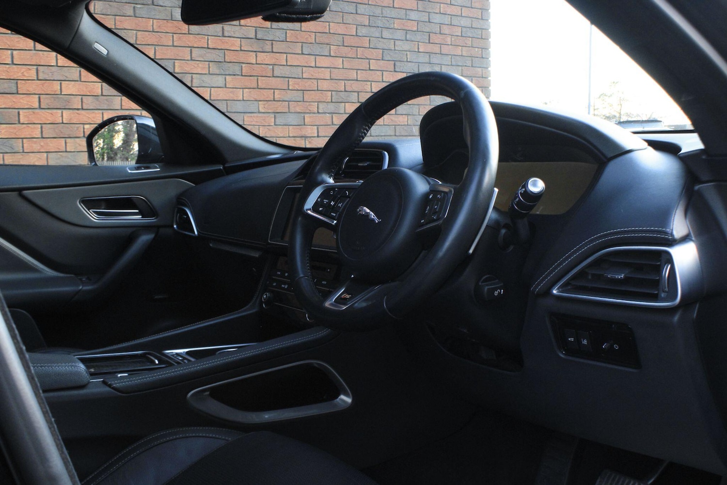 Used Jaguar F-Pace 2017 for sale - 76645534: Photo 5