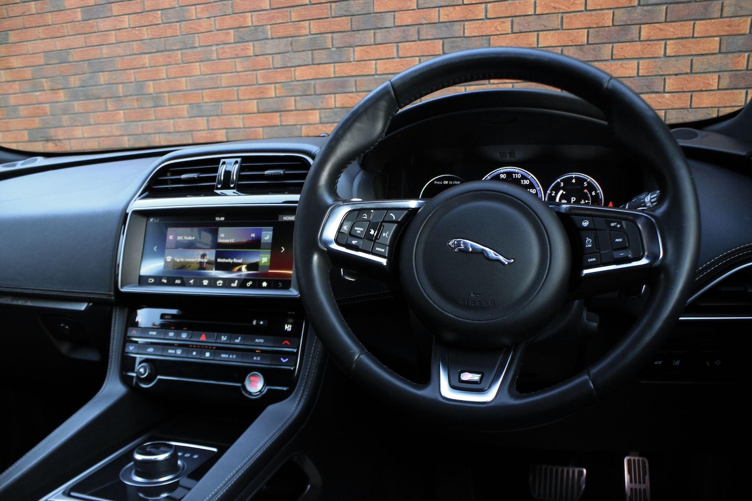 Used Jaguar F-Pace 2017 for sale - 76645534: Photo 9