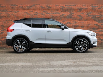 Used Volvo XC40 2021 for sale - 76152391: Photo 2