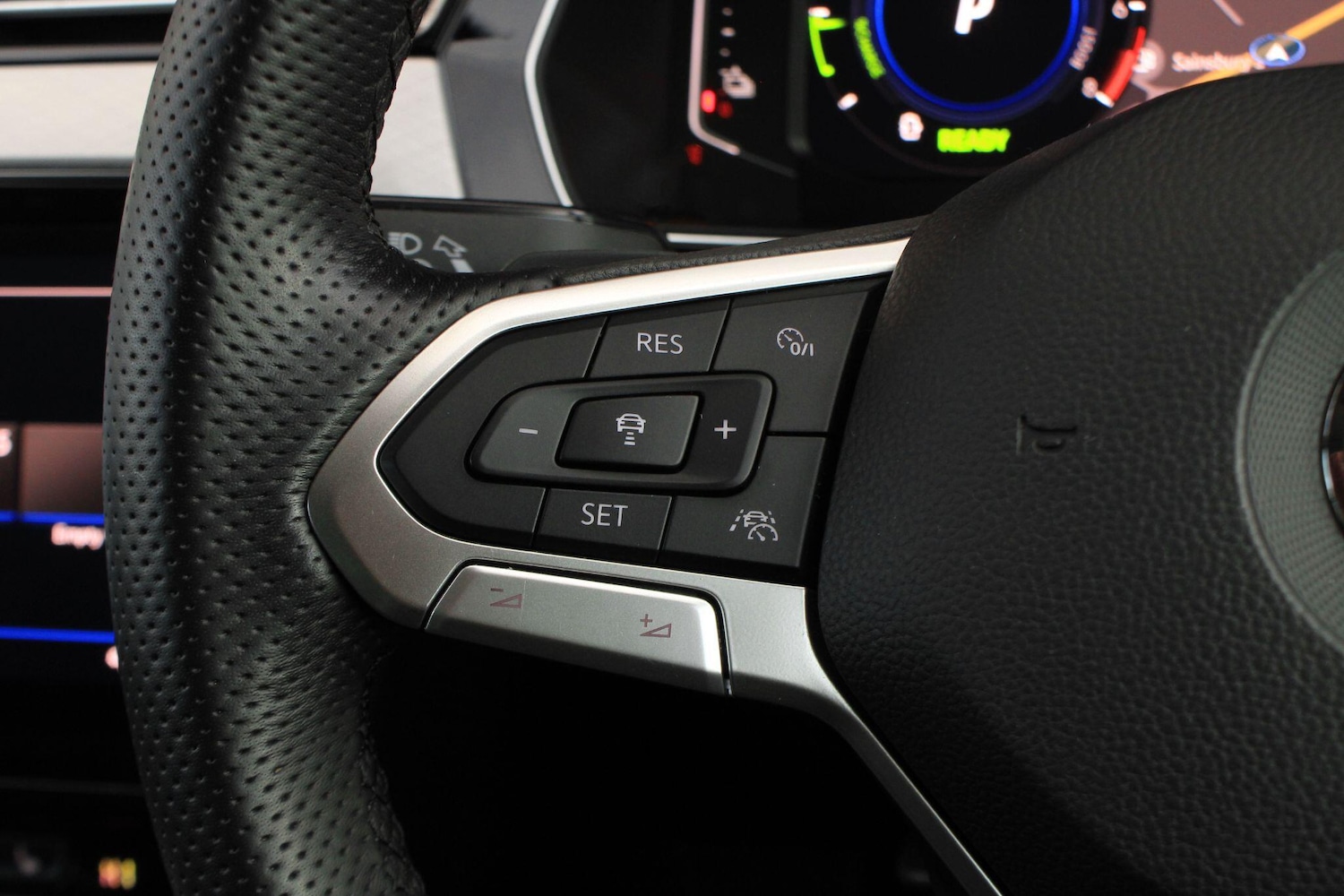 Used Volkswagen Passat for sale - 77216050: Photo 30