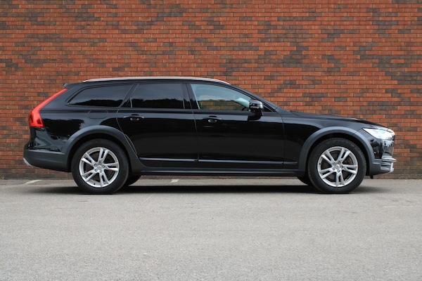 Used Volvo V90 Cross Country 2019 for sale - 73226084: Photo 2