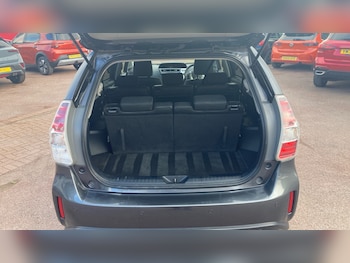Used Toyota Prius+ 2019 for sale - 76205427: Photo 4