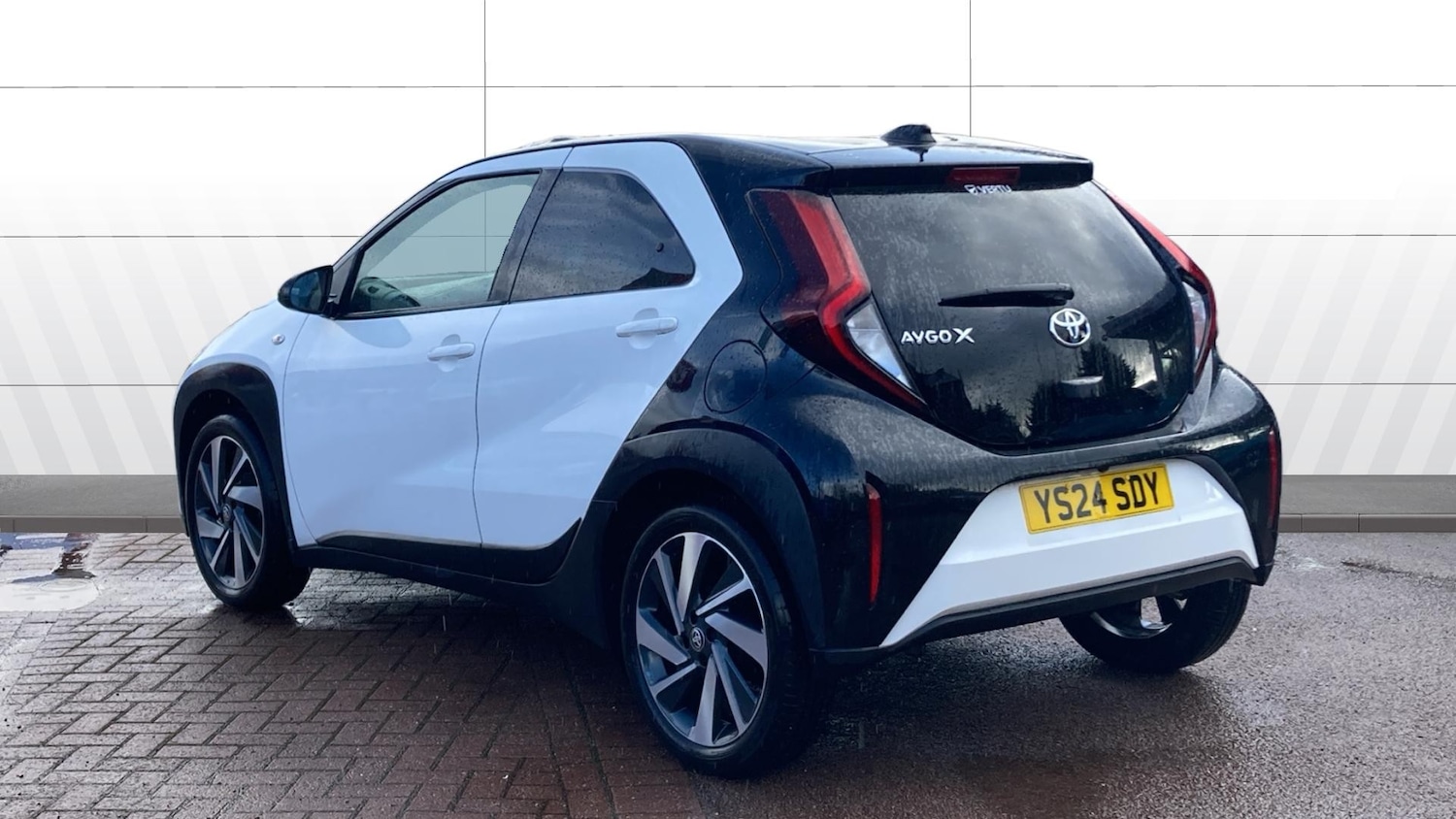 Used Toyota Aygo X 2024 for sale - 77581060: Photo 2