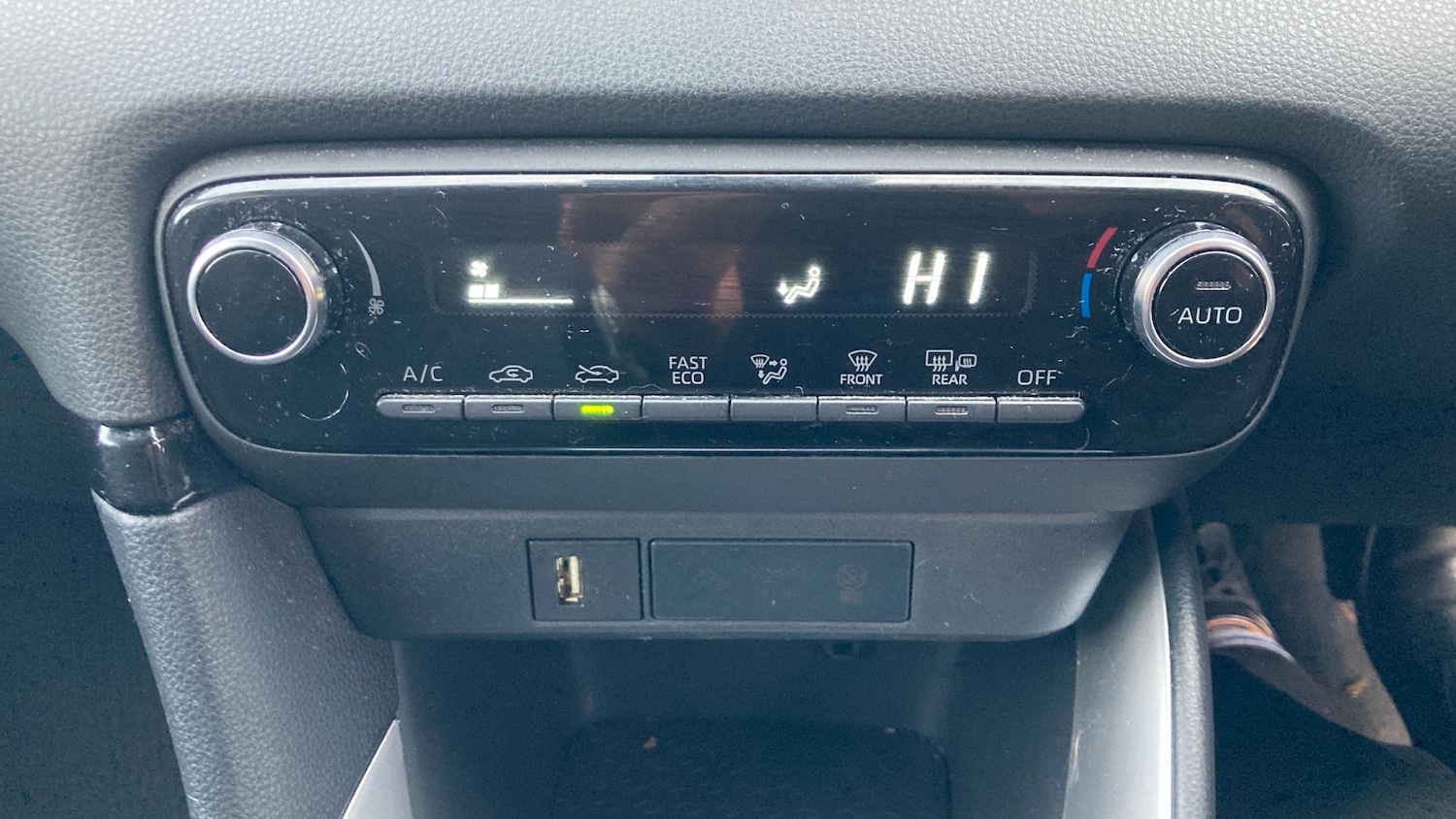 Used Toyota Yaris 2023 for sale - 76355432: Photo 34