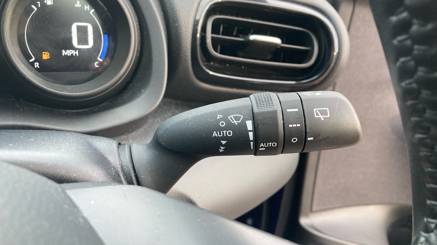 Used Toyota Yaris 2023 for sale - 76355432: Photo 36