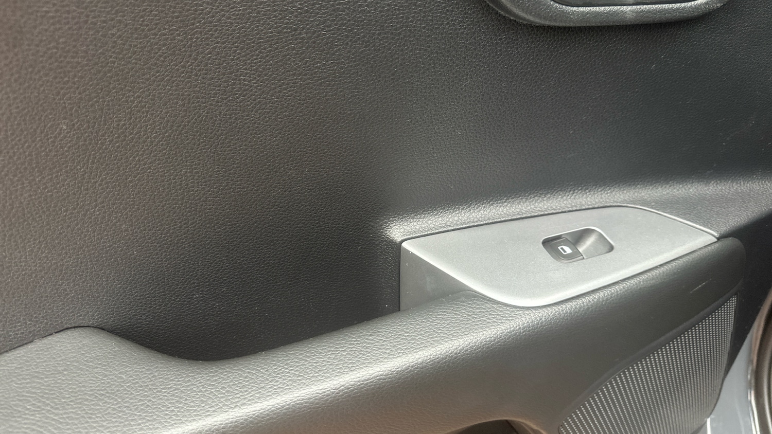 Used Kia Stonic 2021 for sale - 76404431: Photo 21