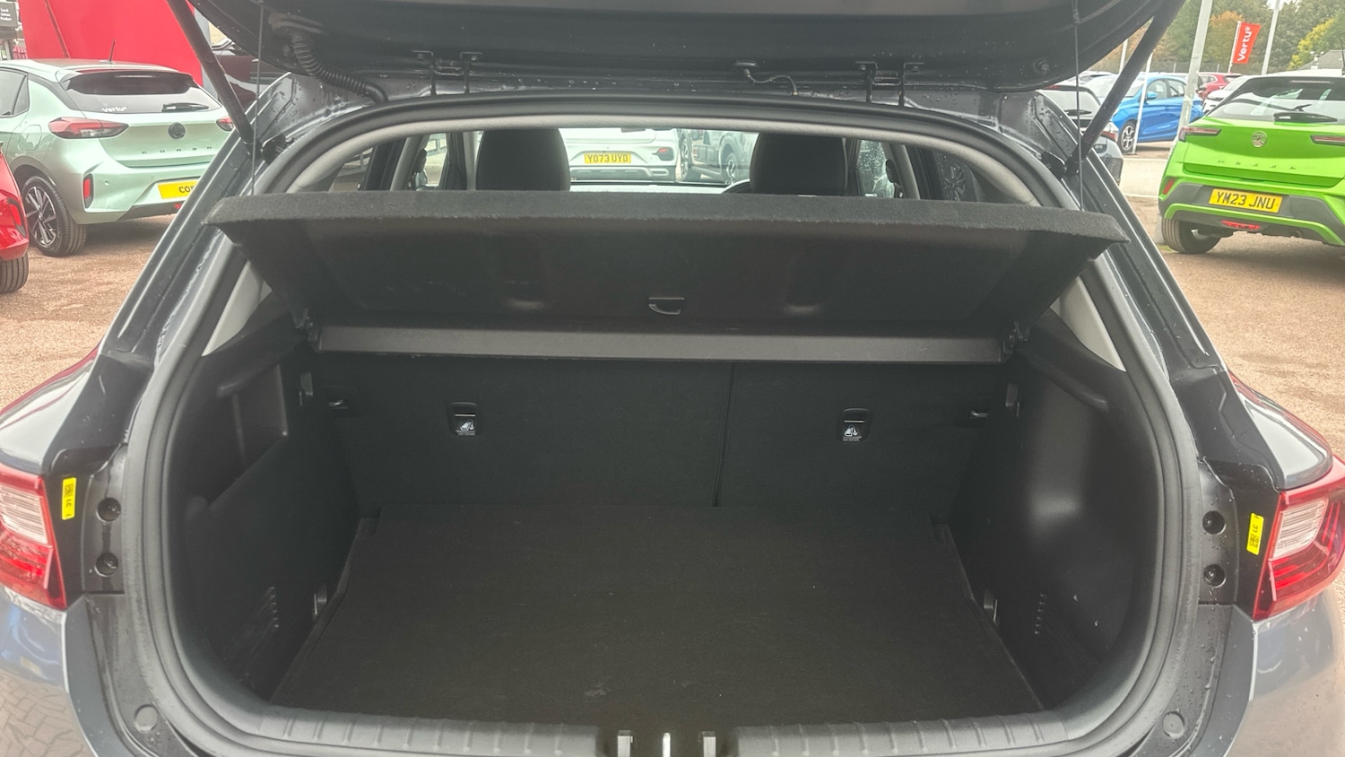 Used Kia Stonic 2021 for sale - 76404431: Photo 4