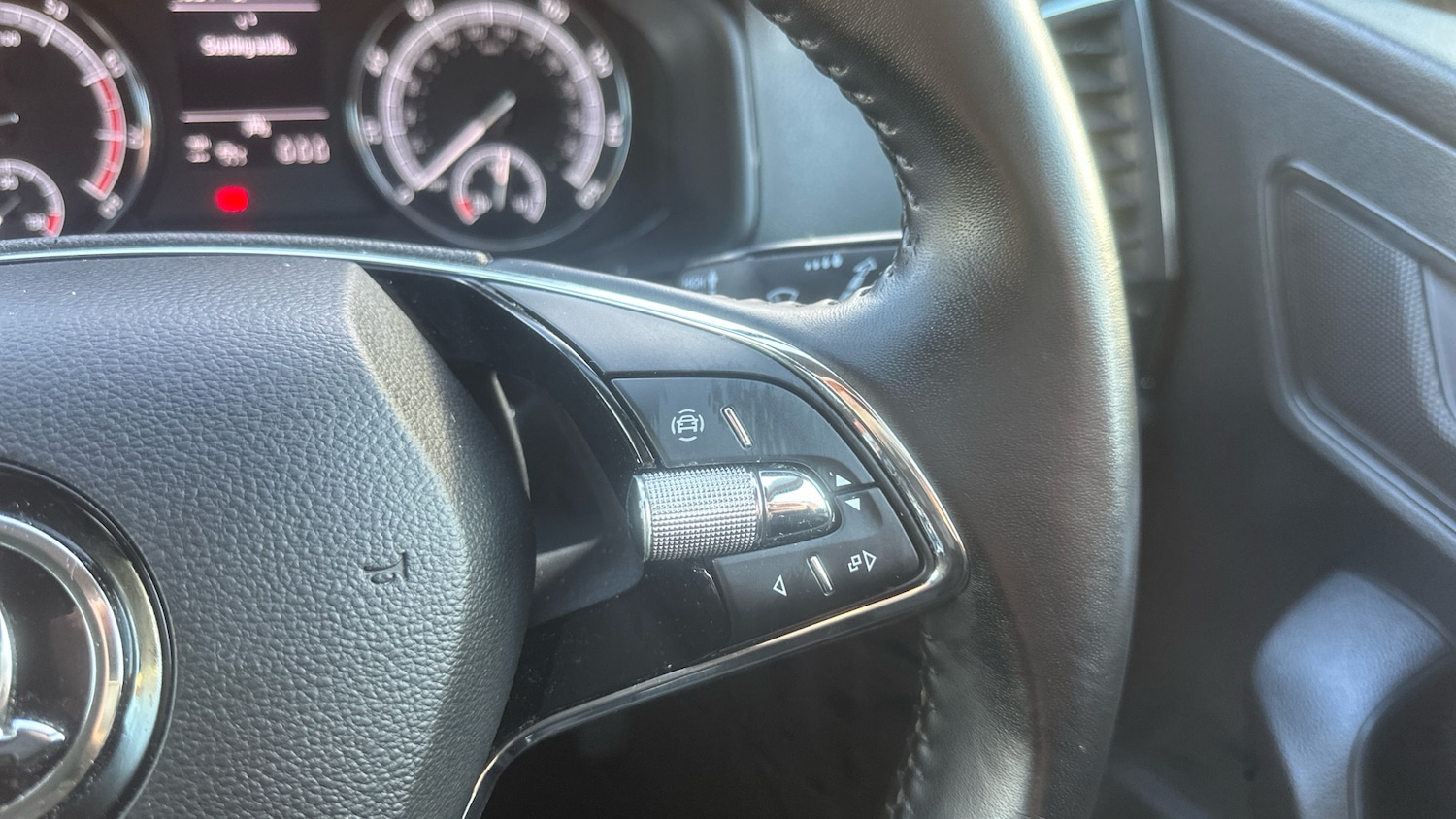 Used Skoda Karoq 2022 for sale - 76831573: Photo 26