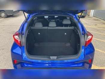 Used Toyota C-HR 2018 for sale - 79140934: Photo