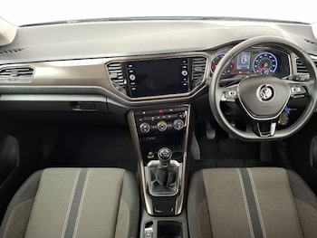 Used Volkswagen T-Roc 2019 for sale - 76621787: Photo