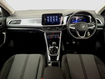 Used Volkswagen T-Roc 2023 for sale - 77750624: Photo