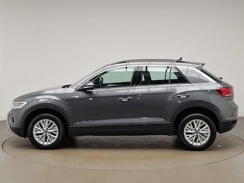 Used Volkswagen T-Roc 2023 for sale - 77750624: Photo