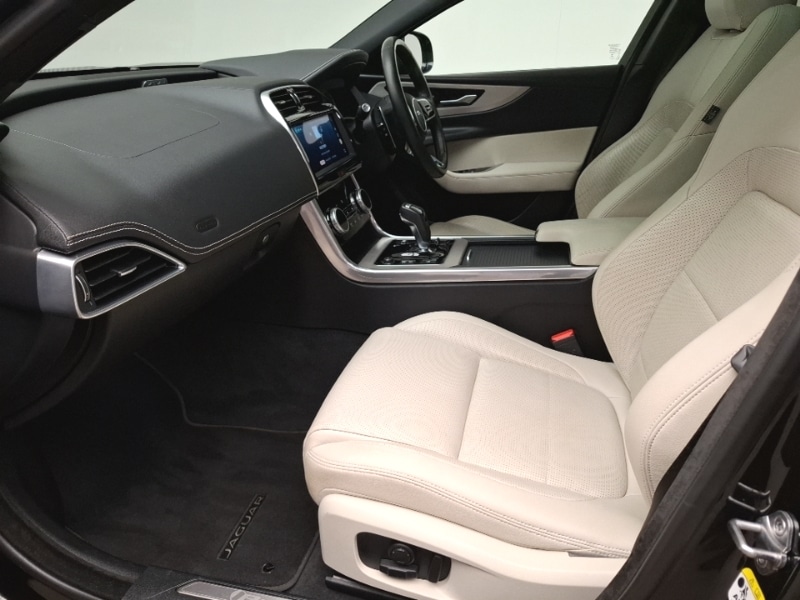 Used Jaguar XE 2023 for sale - 77956441: Photo 5