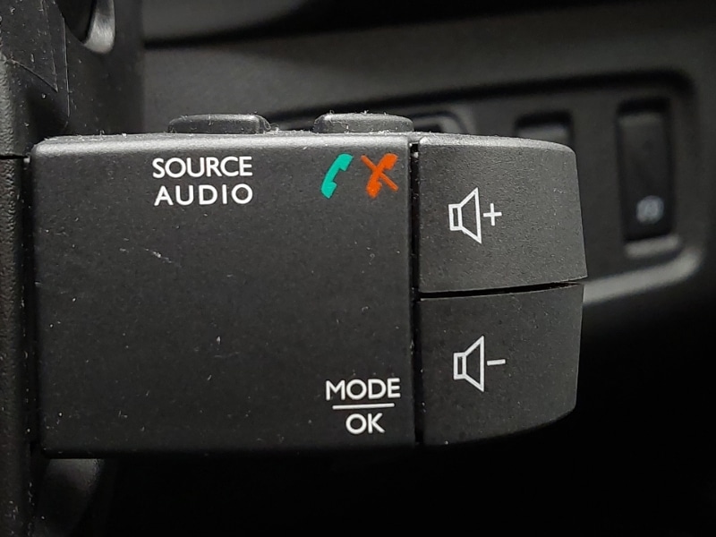 Used Renault Clio 2018 for sale - 76959184: Photo 17