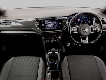 Used Volkswagen T-Roc 2018 for sale - 77982179: Photo