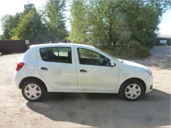 Used Dacia Sandero 2016 for sale - 75502281: Photo