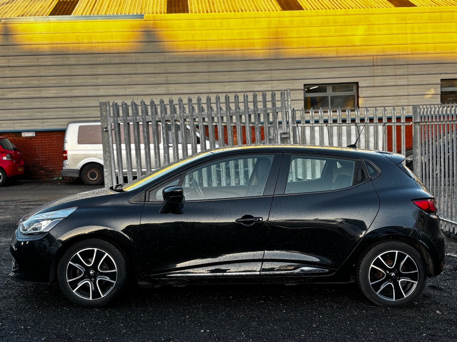 Used Renault Clio 2013 for sale - 76911489: Photo 14