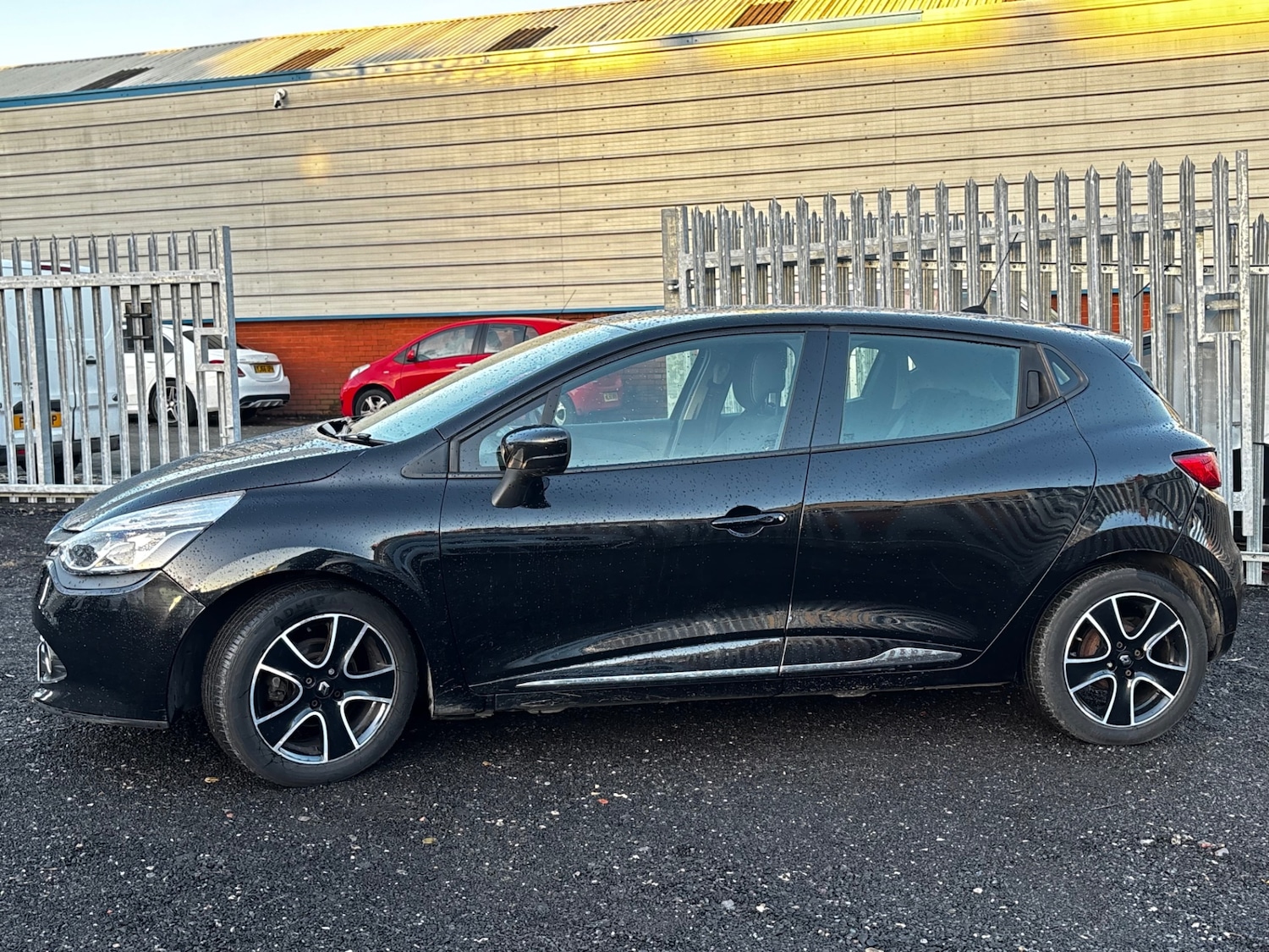 Used Renault Clio 2013 for sale - 76911489: Photo 25